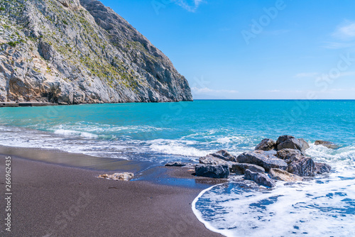 Fototapeta Naklejka Na Ścianę i Meble -  Black sand beach in Perissa, Santorini, Greece