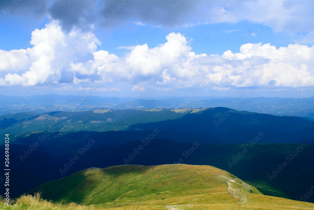 Obraz premium Panoramic view from Hoverla, Carpathian mountains, Ukraine. Horizontal outdoors shot