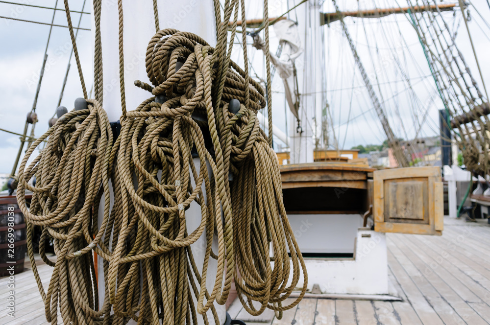 Obraz premium Rope rigging on the deck of an old fashioned tall ship