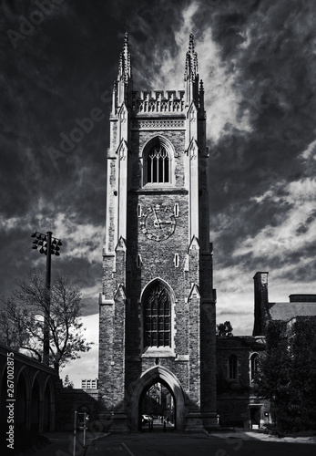Fotografie Toronto, Canada - 20 10 2018: Autumn view on the memorial Soldiers Tower which i