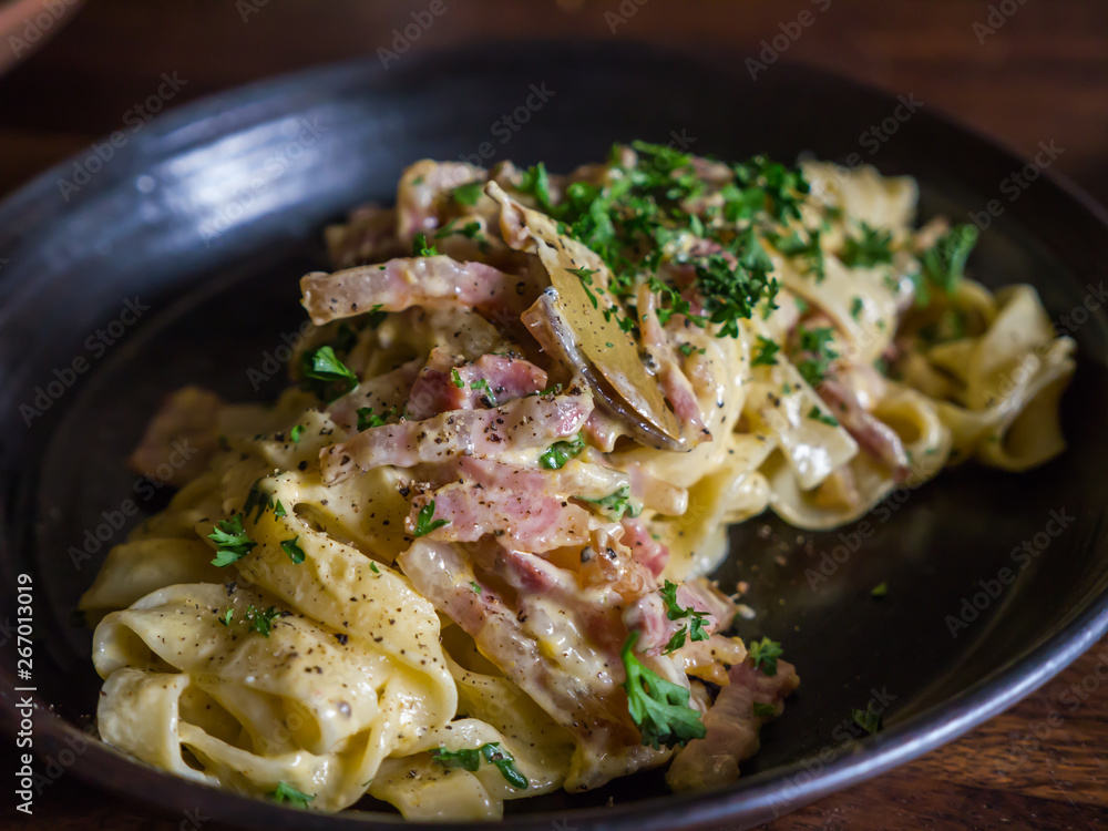 Spaghetti carbonara with ham Spaghetti carbonara with ham