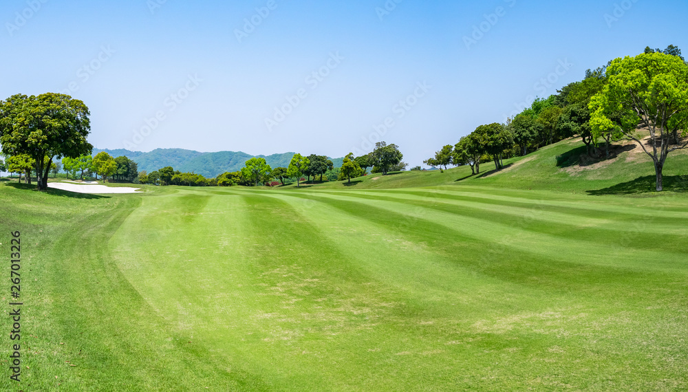 Obraz premium ゴルフ場 ゴルフコース フェアウェイ