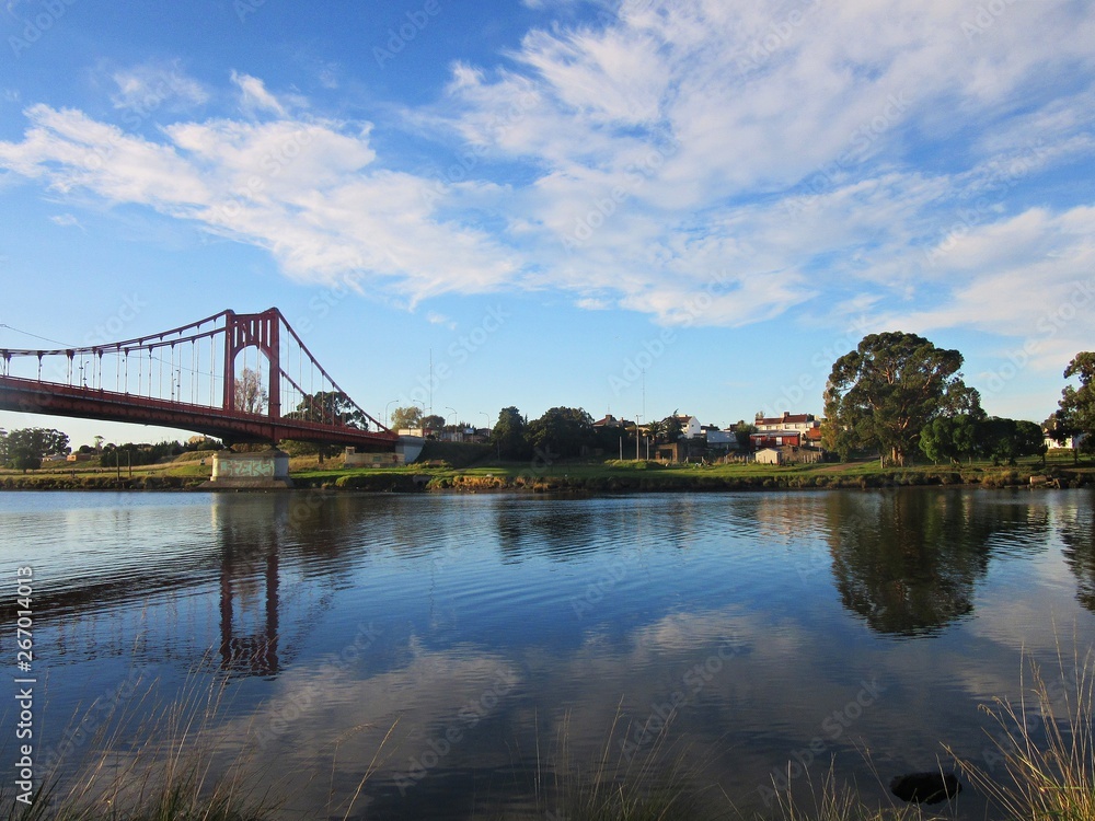 Obraz premium Paisaje con puente