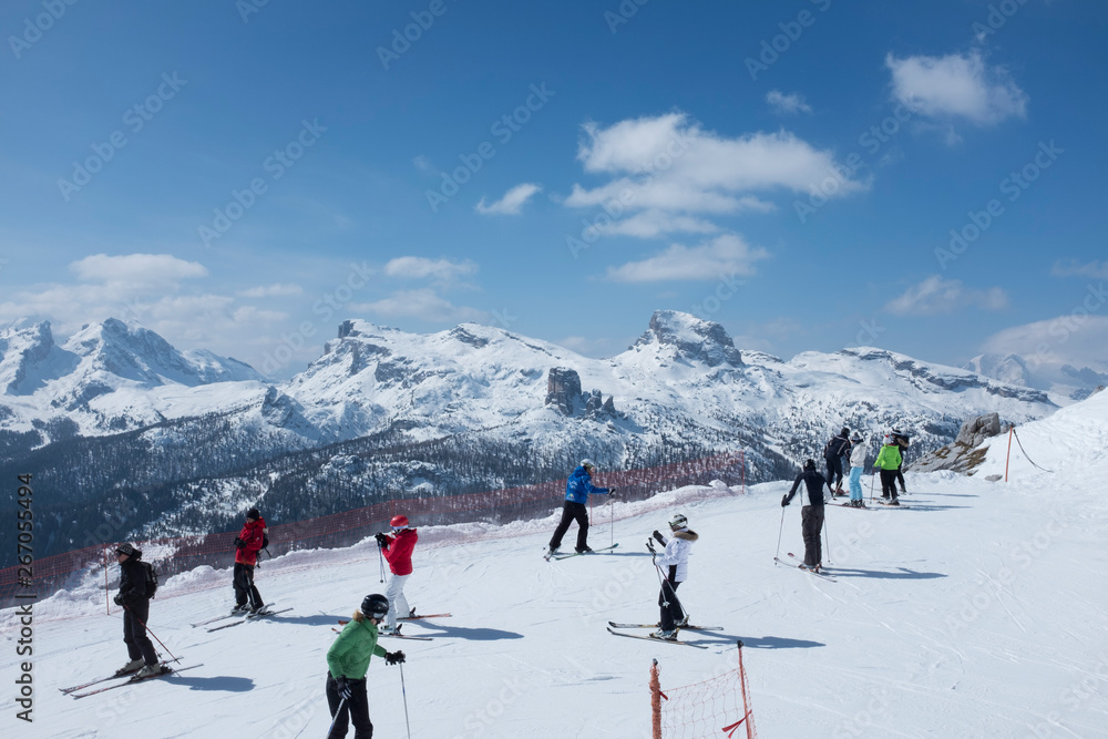 sciare sulle dolomiti