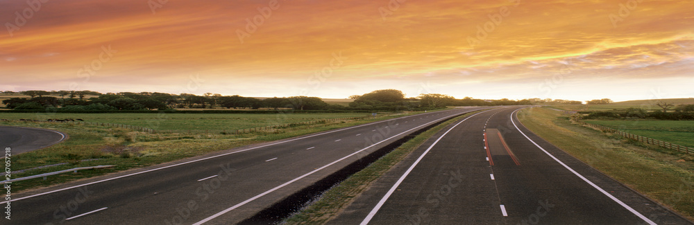 Fototapeta premium Freeway at dawn