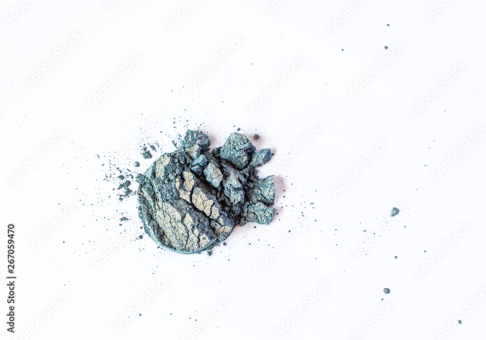 Natural blue and gold colored duochrome satin pigment. Loose cosmetic powder. Eyeshadow pigment isolated on a white background, close-up Natural blue and gold colored duochrome satin pigment. Loose cosmetic powder. Eyeshadow pigment isolated on a white background, close-up