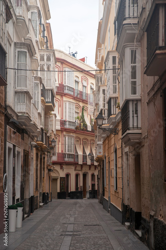 calle de centro de la ciudad de Cádiz, Andalucía