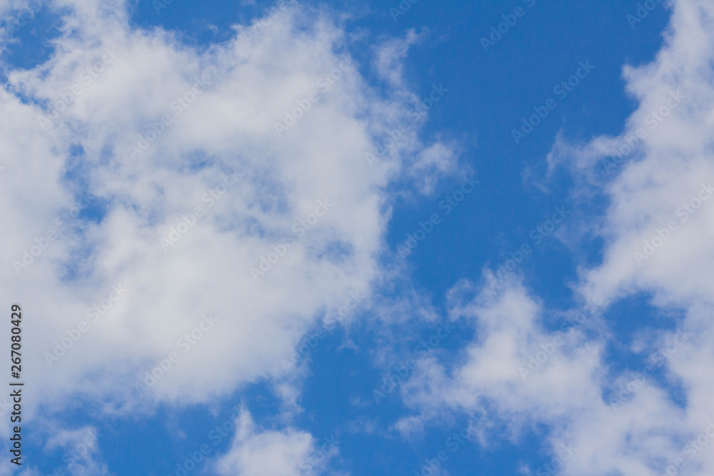 Fototapeta premium Blue sky white cumulus clouds background