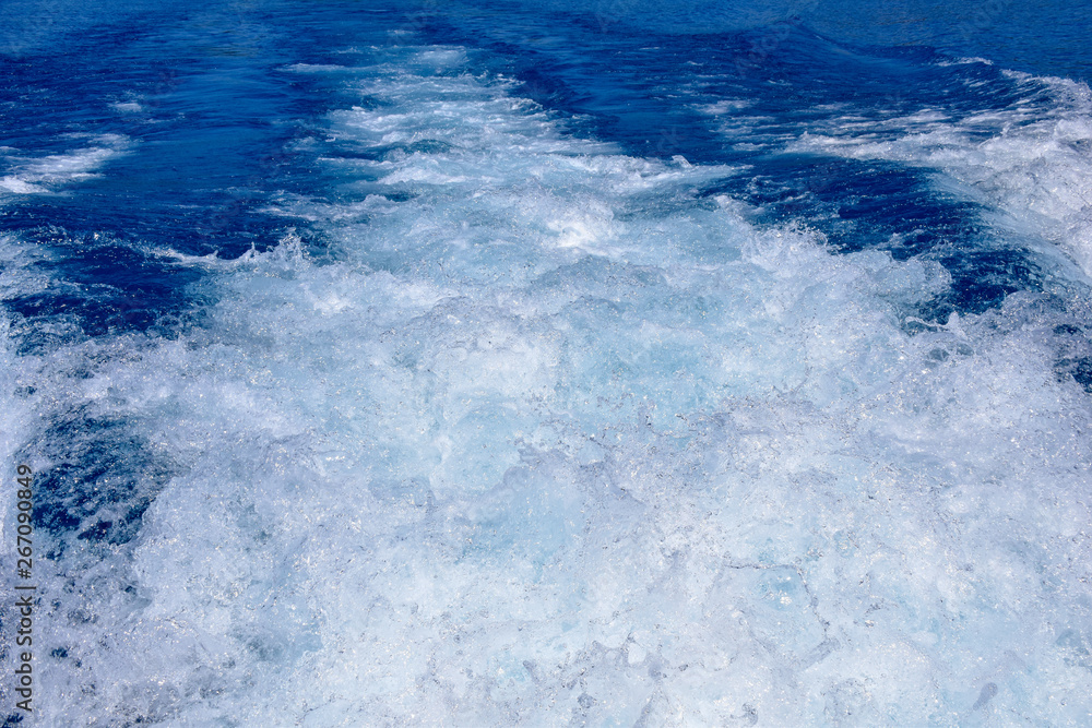 Fototapeta premium 田沢湖と遊覧船