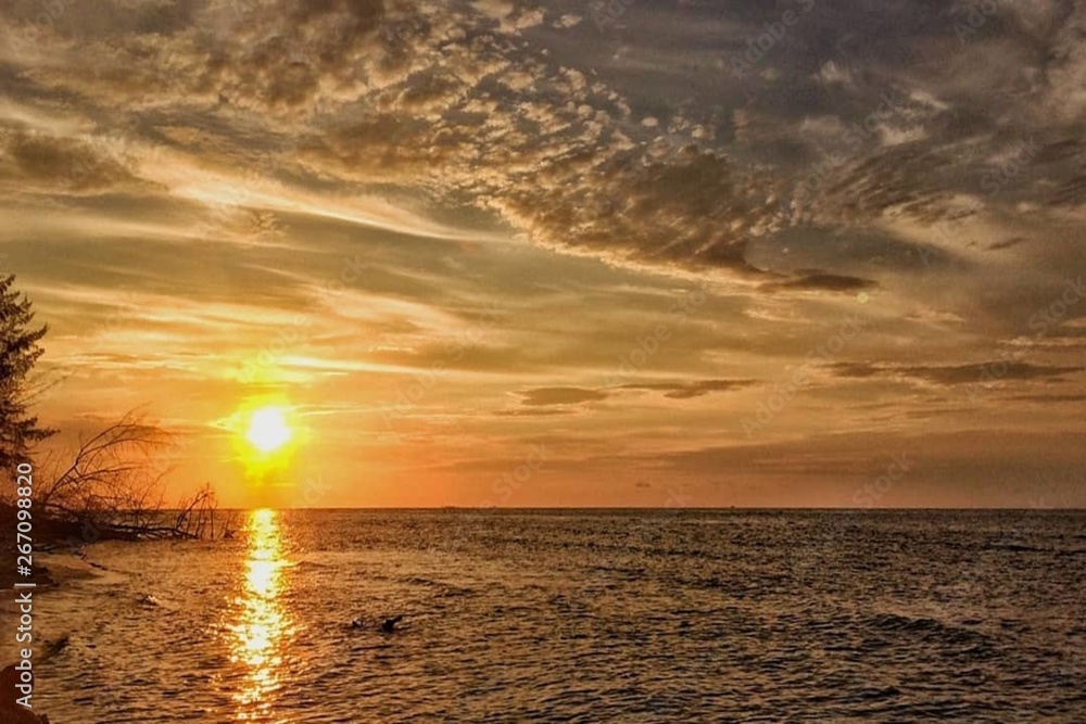 Obraz premium sunset over the sea