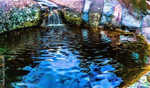 Fototapeta Naklejka Na Ścianę i Meble -  Poco de águas na Pedra Azul