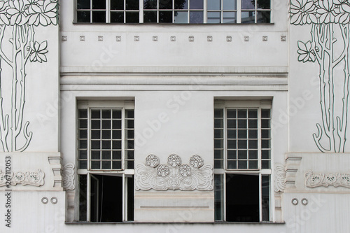 Bild auf Leinwand art nouveau building (secession palace) in vienna (austria)