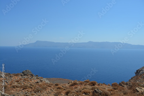 El azul del cielo y del mar
