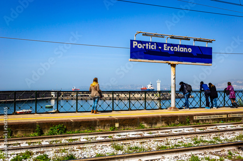 Obraz na płótnie Portici train station in italy w salonie