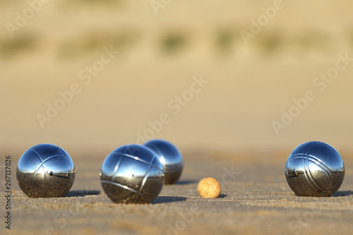 Canvastavla petanque balls on sandy beach