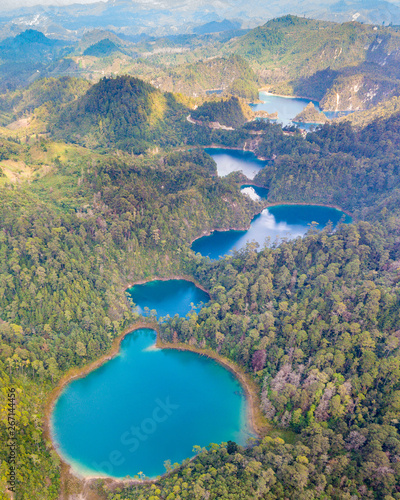 Foto Aerial view of the amazing Montebello turquoise lakes in Chiapas, Mexico