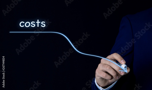 Fotografie businessman draws an arrow; Cost reduction