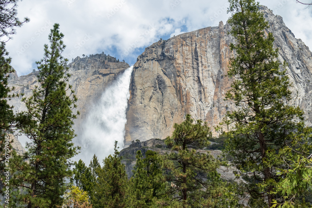Yosemite Falls, Yosemite National Park, California Yosemite Falls, Yosemite National Park, California