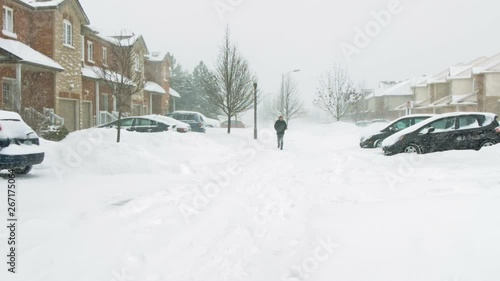 Wallpaper Mural Man struggles to walk through blustery blizzard in high windsHe's sorry that he forgot his hat as he struggles through a blustery windy and cold blizzard.  Torontodigital.ca