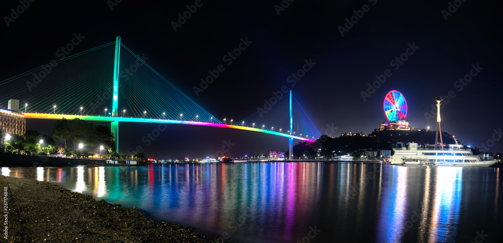 Obraz premium Bai Chay bridge night lights shimmering two peninsula connected Hon Gai and Bai Chay in Ha Long city, Quang Ninh province, Vietnam