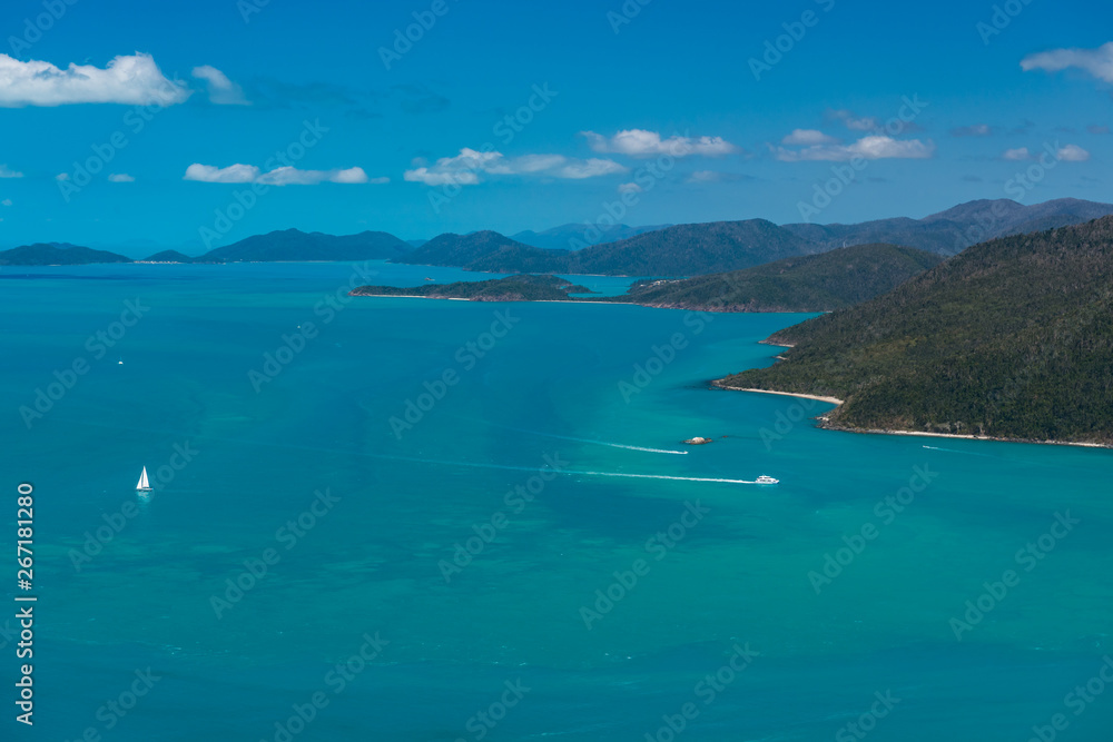 Luftaufnahme beim Helikopter-Rundflug über Whitsunday Island in Australien