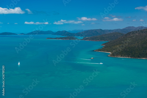Luftaufnahme beim Helikopter-Rundflug über Whitsunday Island in Australien © jeho.photography