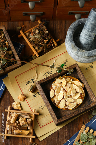 Obraz na plátně Chinese traditional herbal medicine in steelyard