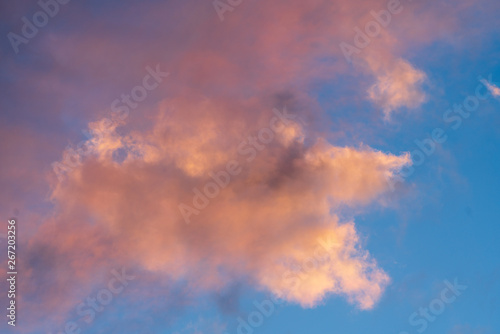 Fototapeta Naklejka Na Ścianę i Meble -  Wolkenformation bei Sonnenuntergang
