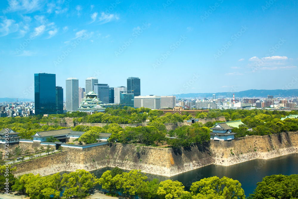 Fototapeta premium 2019年5月:大阪城と周辺の町並み