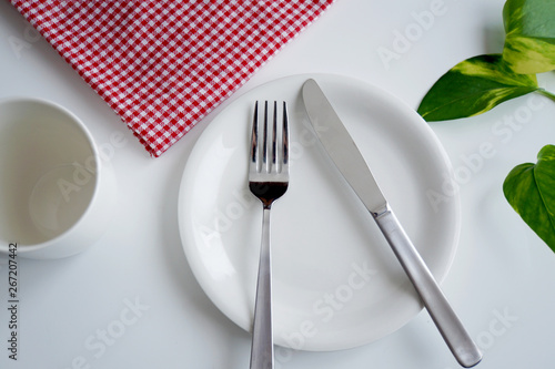 テーブルの上の食器