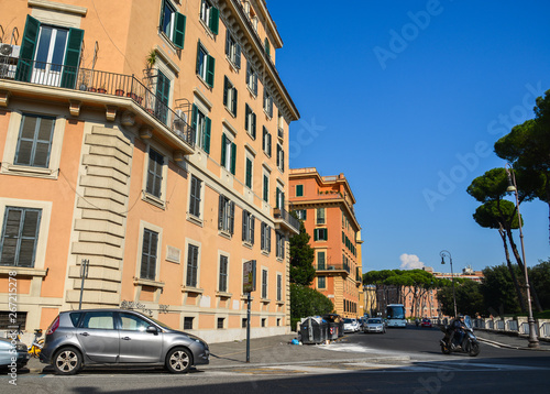 Street of Rome, Italy © Phuong