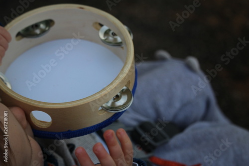 tambourin et bébé photo