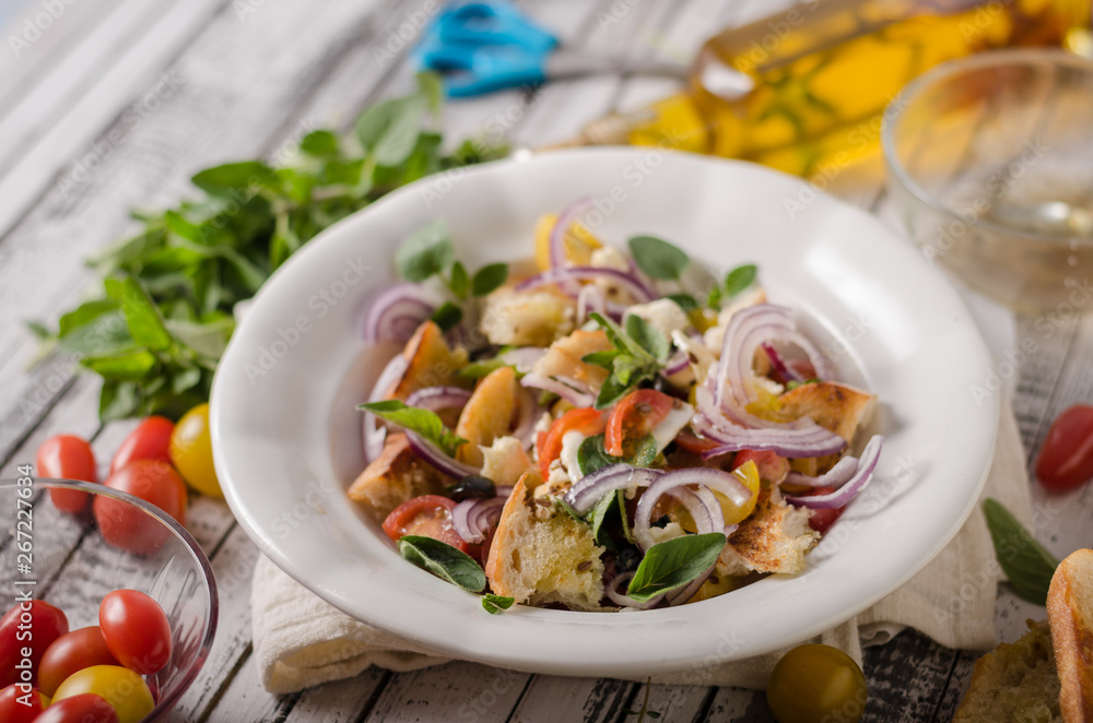 Panzanella salad with crispy croutons Panzanella salad with crispy croutons