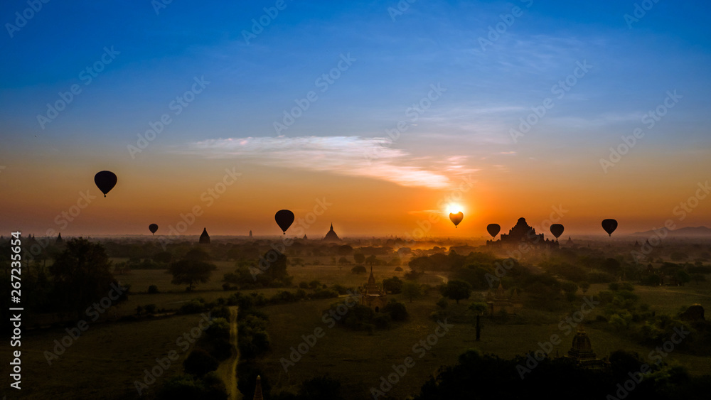 luchtballonen-tijdens-zonsopgang-in-bagan-myanmar