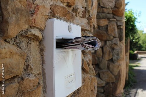 COURRIER dans boite aux lettres