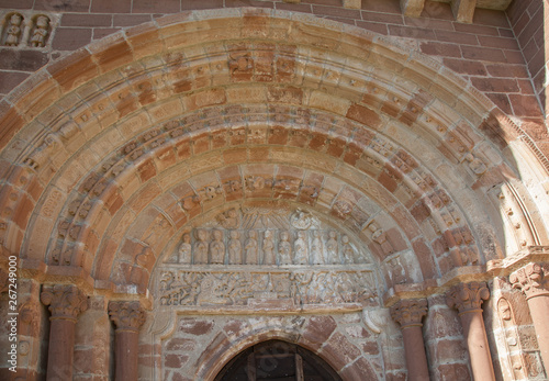 Tympan de l'église Sainte Perse à Espalion (Aveyron)