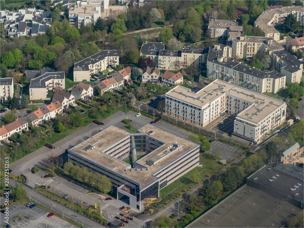 vue aérienne d'immeubles à Marne-la-Vallée en banlieue de Paris