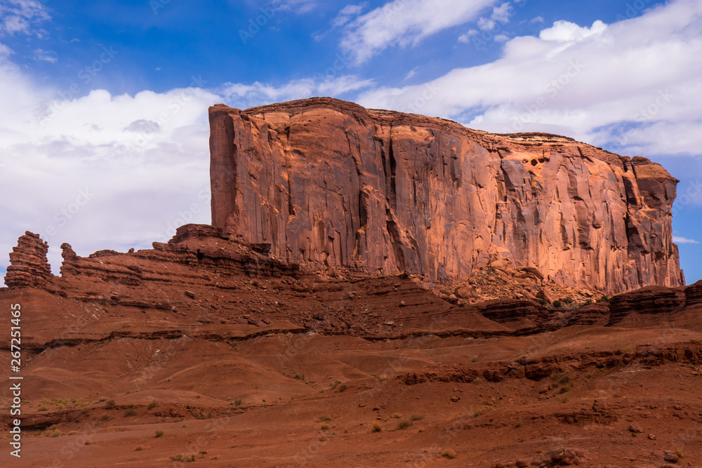 Fototapeta premium large mesa in monument valley Arizona