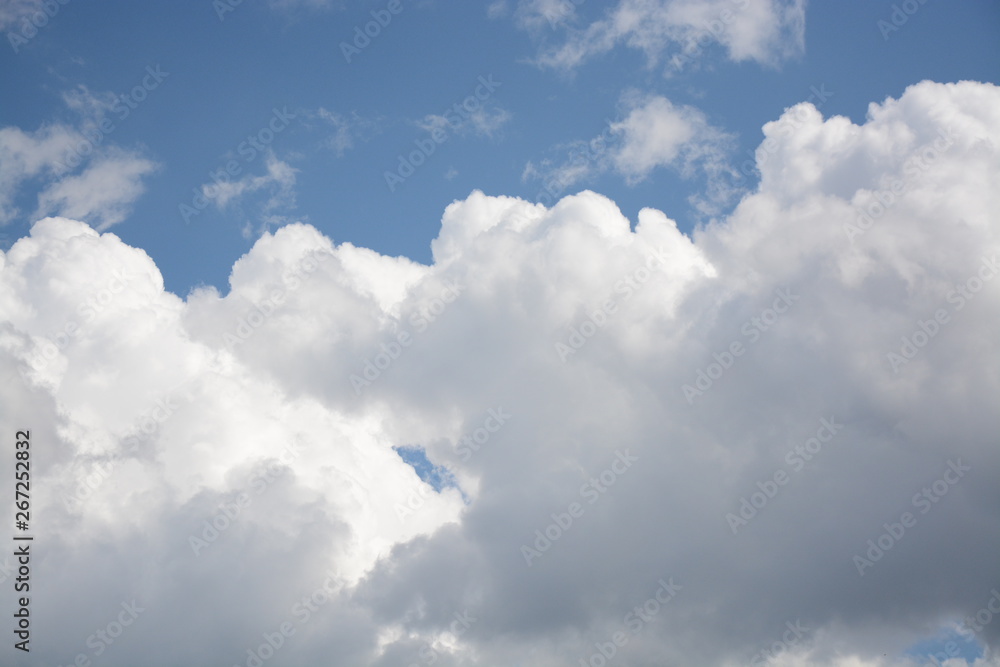 Obraz premium The blue sky with white clouds