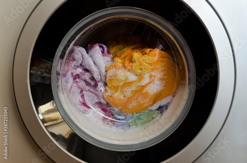 Washing machine door with rotating garments inside