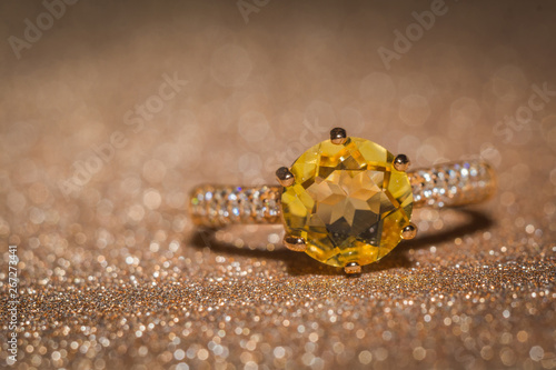 Fotografi Gold ring with citrine
