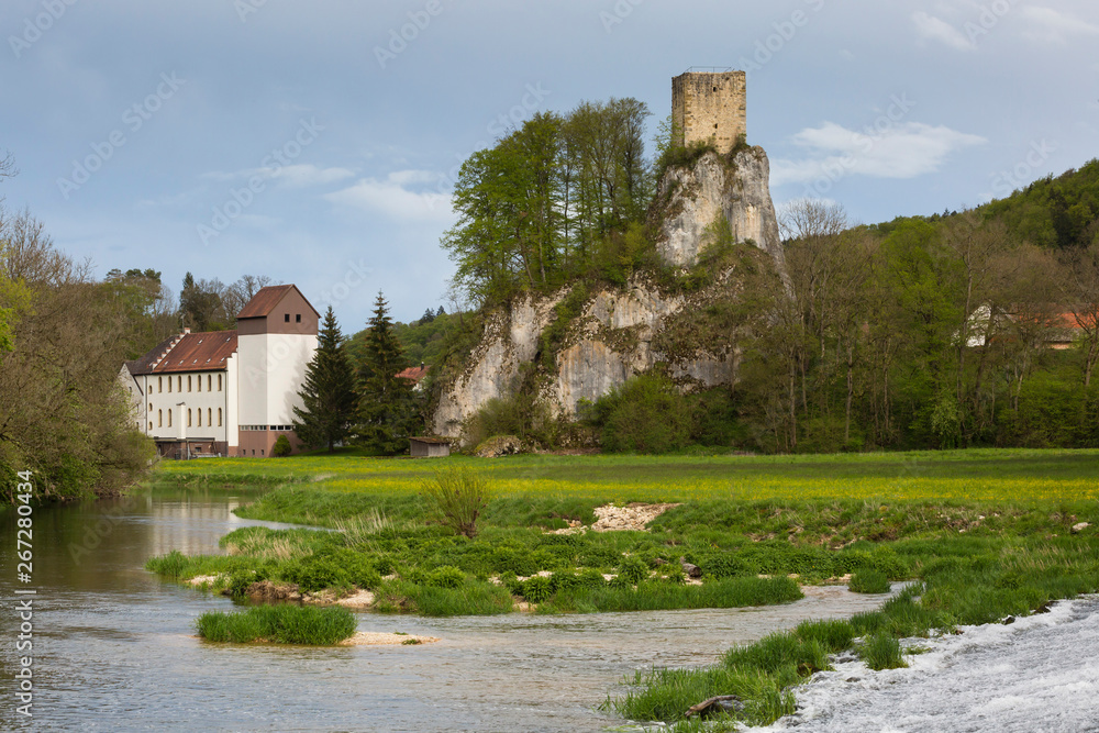 Ausblick auf Burgruine Dietfurt bei Inzigkofen im Oberen Donautal