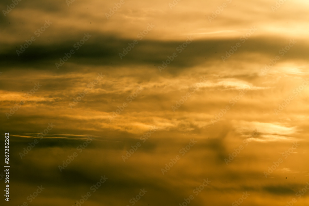 Fototapeta premium yellow sunset clouds in front of hot sun pattern texture