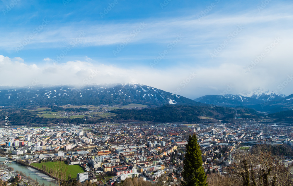 Innsbruck von oben Frühling