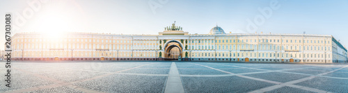 Generalstabsgebäude & Palastplatz in St.Petersburg, Russland photo