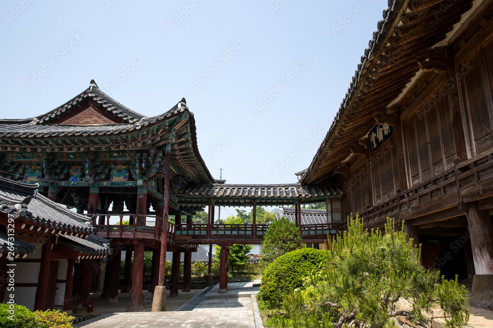 Namwonhyanggyo Confucian School is a school in Joseon Dynasty.
