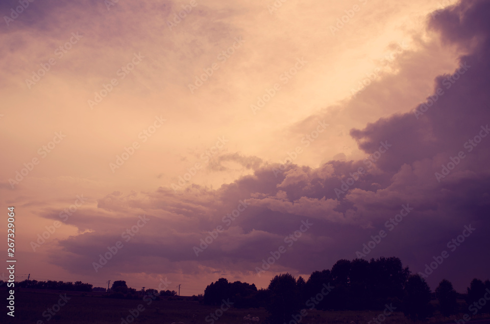 Obraz premium Dark clouds before a thunderstorm