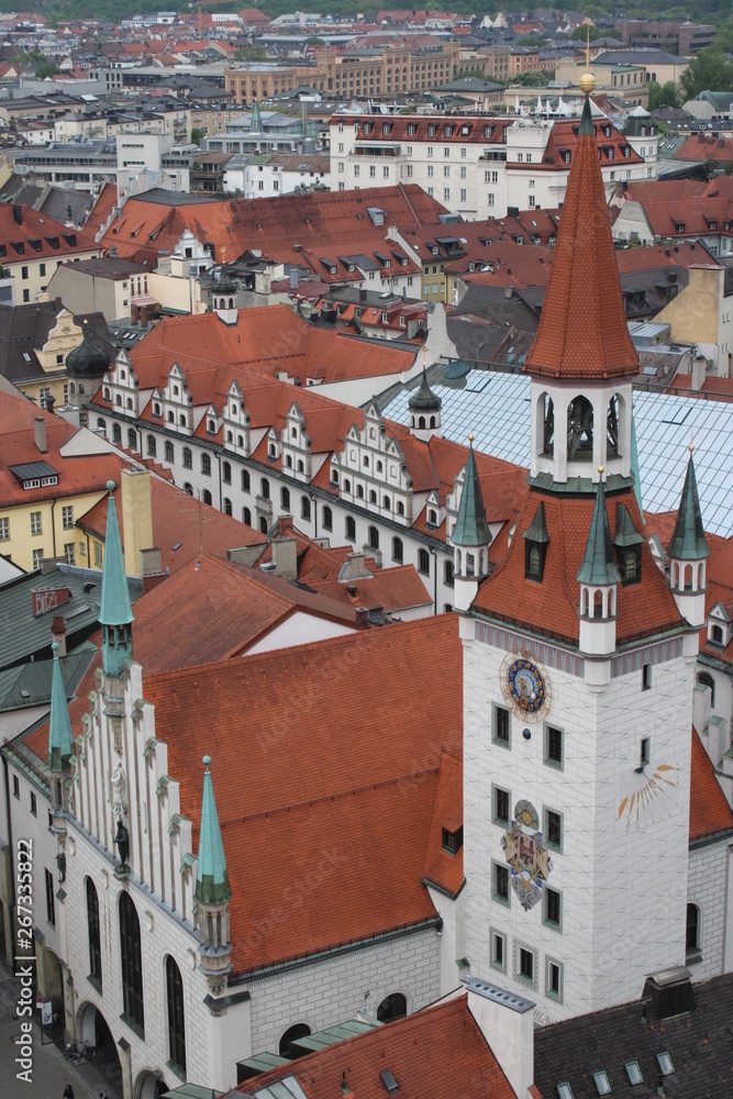 Obraz premium Munich from the height of the Cathedral of St. Peter on a cloudy day