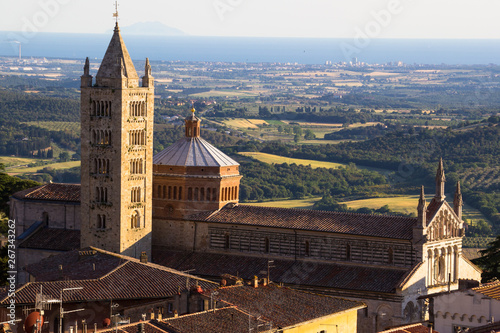 Photos Blick auf den Dom von Massa Marittima und der Maremma