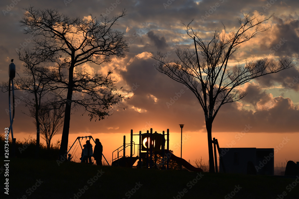 夕焼け　公園